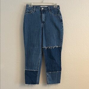 Hollister Two-Tone Curvy High-Rise Mom Jean 3S